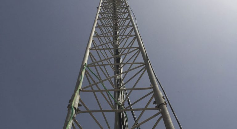 نصب دکل مهاری